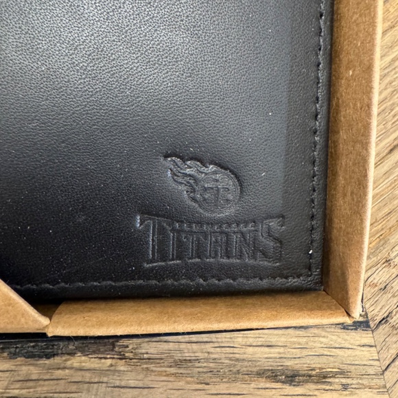 Tennessee Titans Football Sparo Wallet Lic. NFL BI-Fold Leather Billfold RFID - Picture 2 of 5
